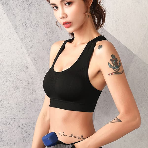 Plus Size Sports Bra - Breathable and Supportive Design Black L