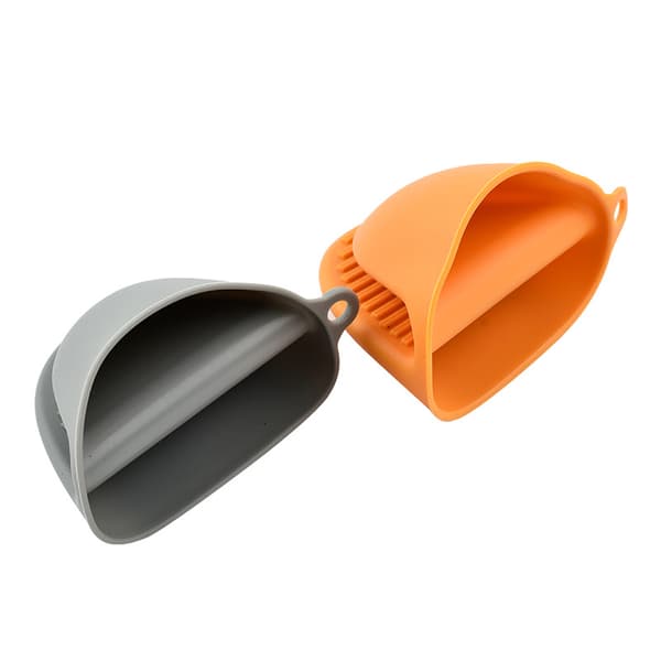 Red 1 Pair Thick Heat Resistant Silicone Suction Mitts for Cooking, Baking, Grilling and Baking.