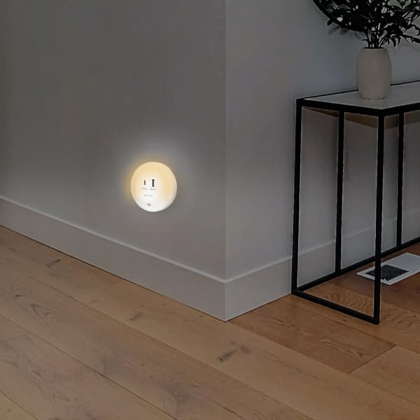 LED-natlampe med skumringssensor og 18W USB-oplader