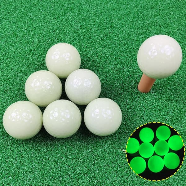 5 hehkuvaa golfpalloa yöpeliin