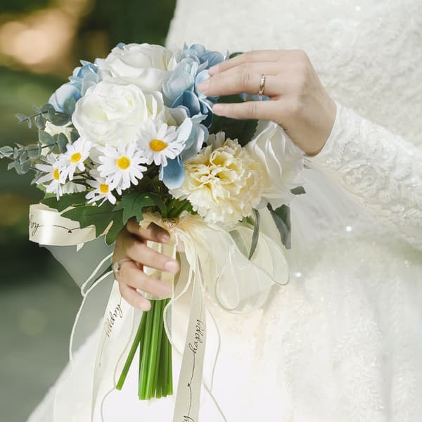 1 stk. blå og hvit kunstig rosebukett for bryllup og brud