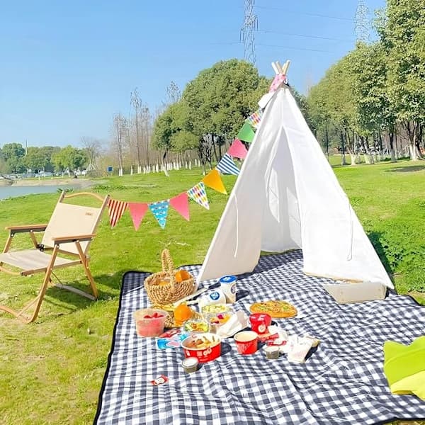 Stort Piknikteppe, 200 x 200 cm Strandteppe, Vanntett Bakside, Maskinvaskbart og Sammenleggbart (Blå Rutete)