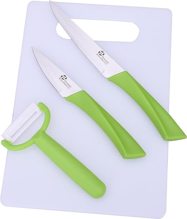 Set med 2 knivar, grönsaksskalare och skärbräda grön