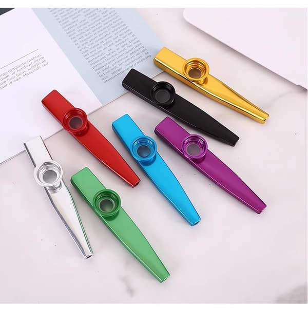 6 Kazoo i metall, musikkinstrument for barn