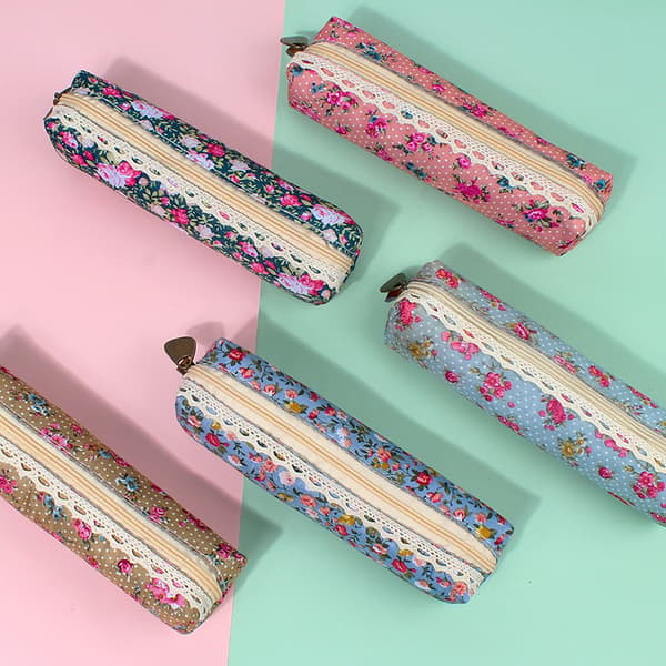 Forest Style Stoff-pennal Blomstrete Prikkete Lyseblå