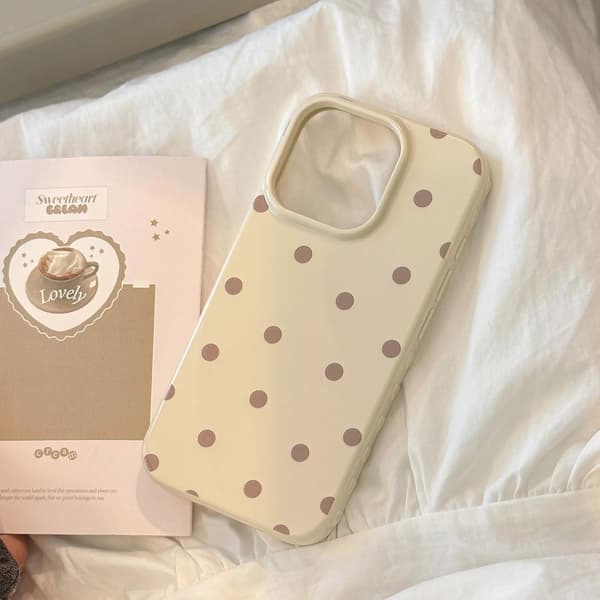 Kräm Skal för iPhone 17, Prickig TPU Skyddsfodral
