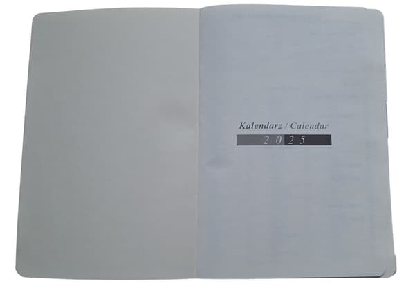 Premium sort A5 dagkalender med udskiftelig indsats og magnetlås Cambridge