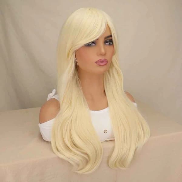 Cosplay-peruukki otsatukalla Barbie-elokuva-asuun