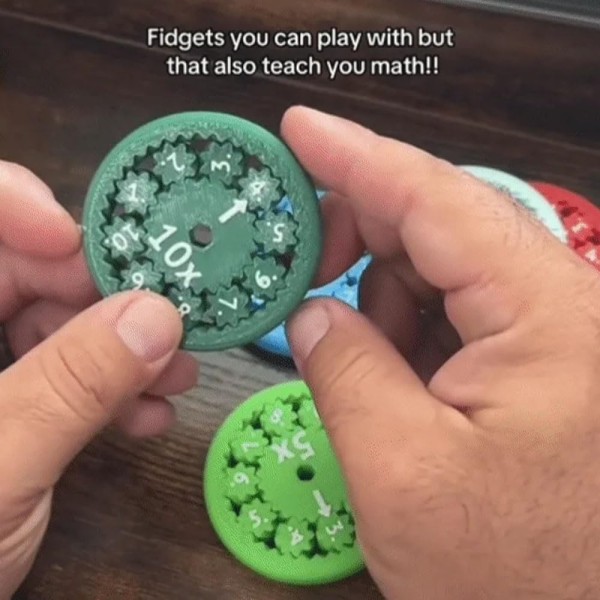 Matematiikan fidget-spinnerit, matematiikan tosiasioiden fidget-spinnerit, kaikille stimmereille - Fidgetereille, jotka opiskelevat matematiikkaa, jakoa ja kertolaskua yhdellä fidget-spinnerillä Multiply Or Divide 9pcs