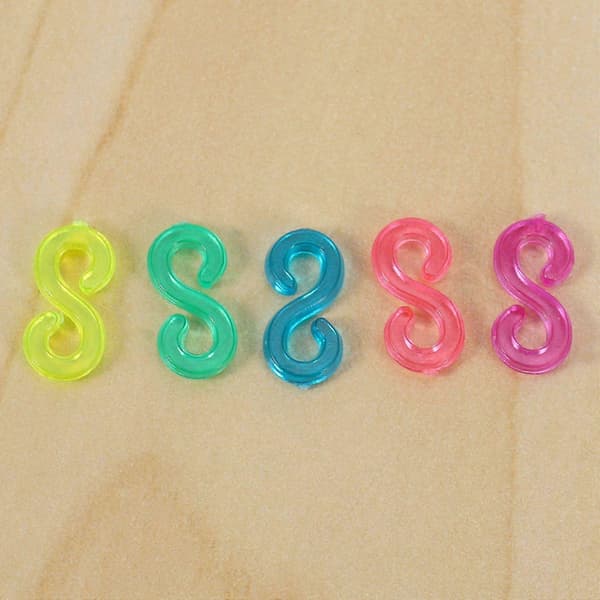 Uudet upeat Loom Bands -paketit, joissa 375 värikästä S-klipsiä