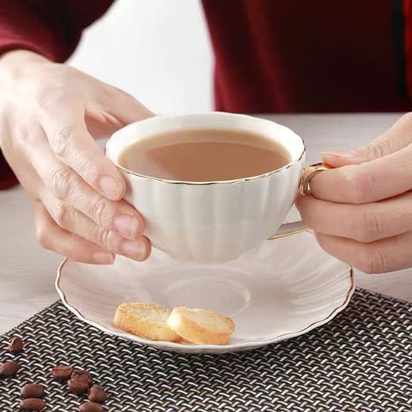 Keramisk kaffekop og underkop sæt, 6,8 oz kaffekop med guldkant