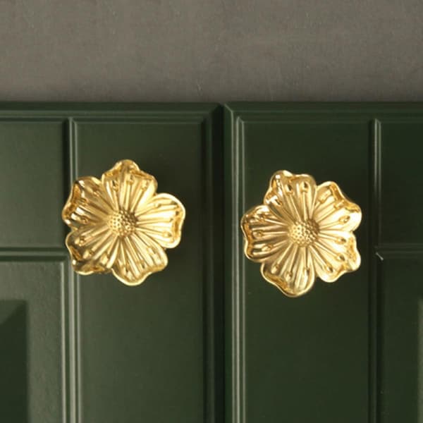 2 stk messinggullblomsterknopper med glatt overflate og enkel installasjon