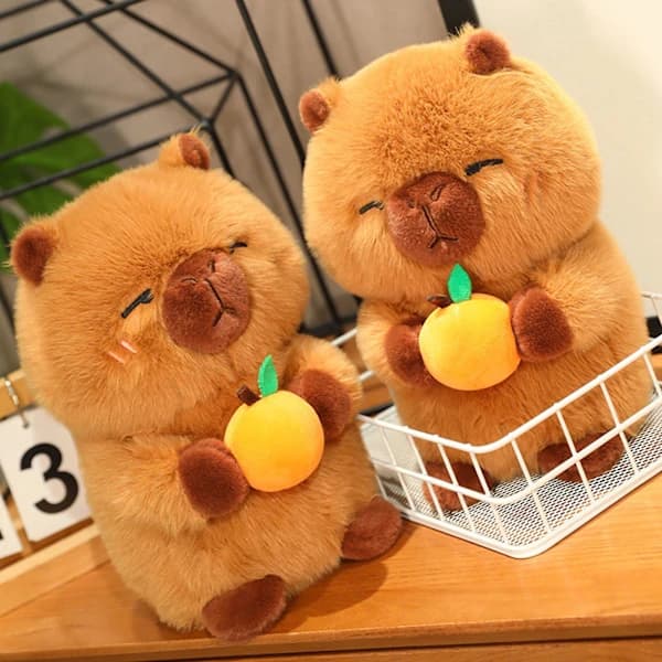 Capybara kosedyr som holder frukt, myk PP-bomull utstoppet kosedyr