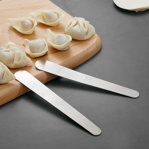Sett med tre runde deigkuttere i rustfritt stål for ravioli og kaker
