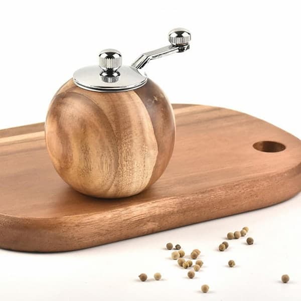 Trekvern for salt, pepper og krydder med håndtak