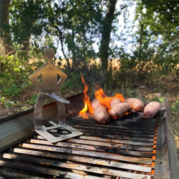 Ruostumattomasta teräksestä valmistettu BBQ-makkaroiden pidike 2024 Uusi grilliin sopiva uudelleenkäytettävä grilliväline 4pcs