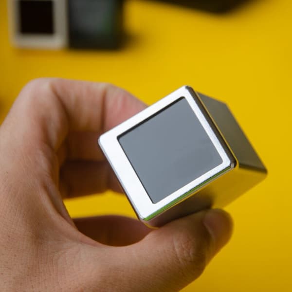 Smart værstasjon Skrivebord LED LCD Digital WiFi Klokke Elektronisk Termometer Hygrometer Utendørssensor (Gul)