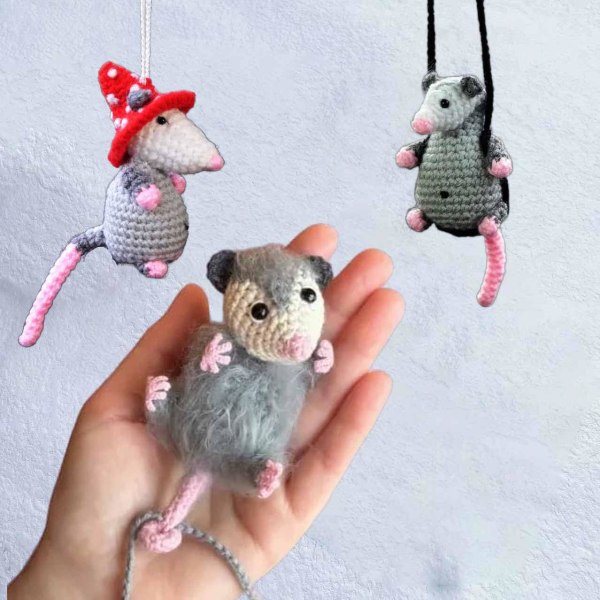 Opossum Bil Charm, Opossum Bil Hængende Ornament, Sød Opossum Bil Dekoration Bakspejl Tilbehør, Håndlavet Strikkede Opossum Hæklegaver til Bil C2pcs