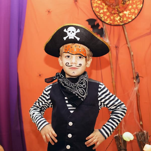 Trekantet pirathat - Trefarvet piratkostume tilbehørshat - 1 stk.
