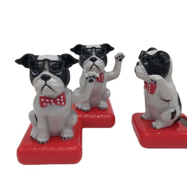 Beige Solcellsdriven Kreativ Gungande Äppelpengar Hund Nickar på en Balans