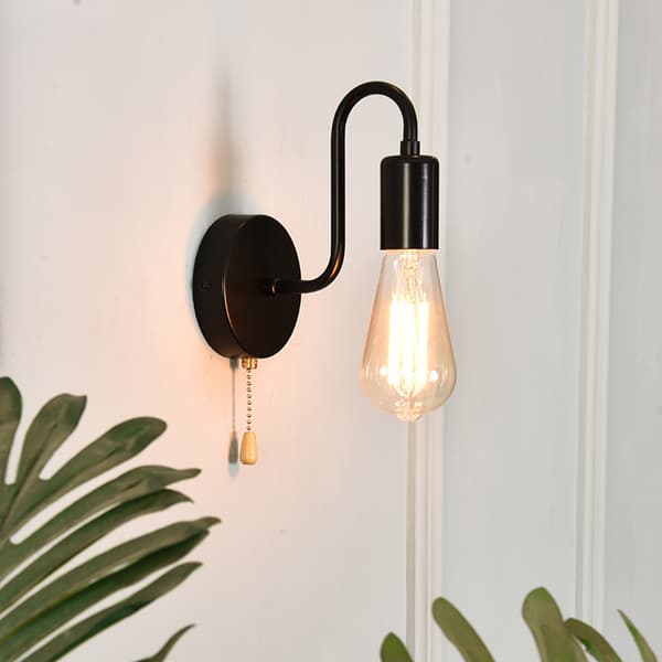 2 st Vägglampor med dragströmbrytare, E27, max 40W (Glödlampa ingår ej)