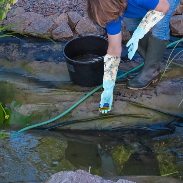 Pari kumikäsineitä lampien ja rännien puhdistukseen - pitkä varsi