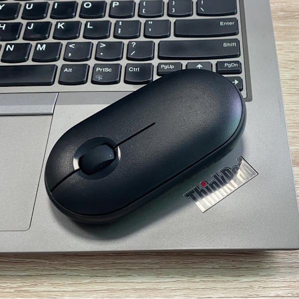 Musta langaton hiiri Bluetooth- tai 2,4 GHz -vastaanottimella, hiljainen