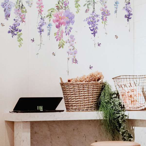 Dekorativt veggklistremerke av planter, blomster, vinranker, sommerfugl