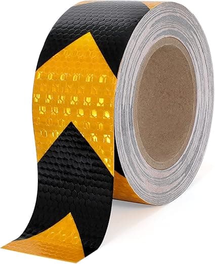 Reflekterende tape (gul baggrund med sort pil), aut
