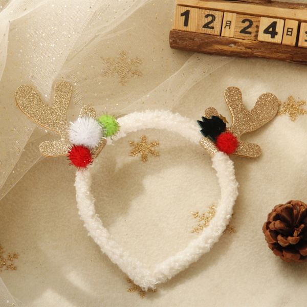 Jultomtehatt i trä med färgglad älg och pälsboll