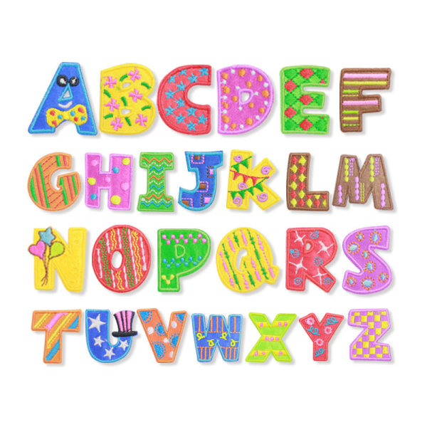Färgglada stryklappsbokstäver 26st A-Z bokstavslapp djur sha