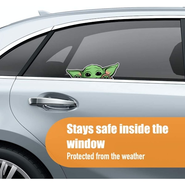 Kiggende Baby Yoda klamrer sig fast