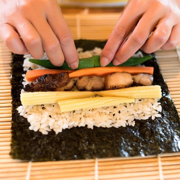 Sushi-tekojen aloittelijasarja, mukaan lukien sushirullat bambusta