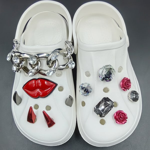 12 stykker Punk 3D Clog Sandaler Ornamenter, Sko Charms, Søte Sko