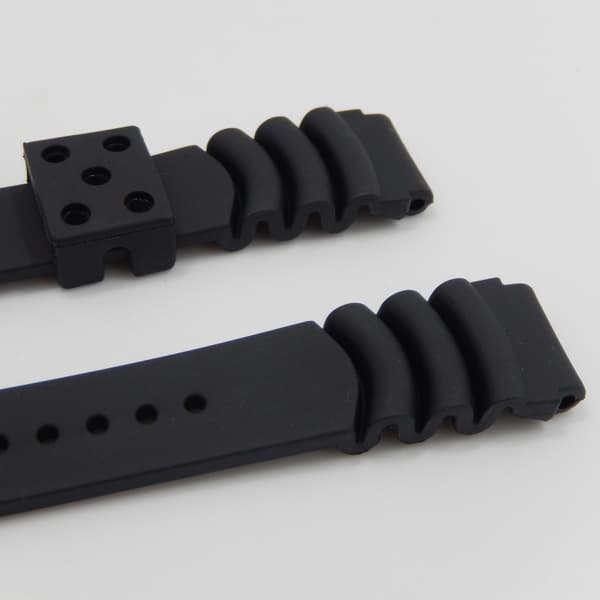 Kumikaareva ranneke 22mm sukeltajamalli