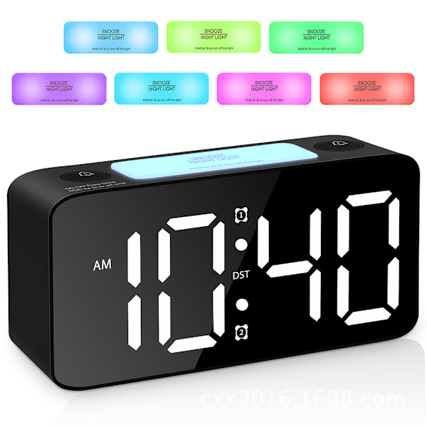 Digital Klocka med 7 Färgers Nattlampa, Superhög Alarmklocka för Tunga Sovare Vuxna, Justerbar Volym, Dimmer, USB