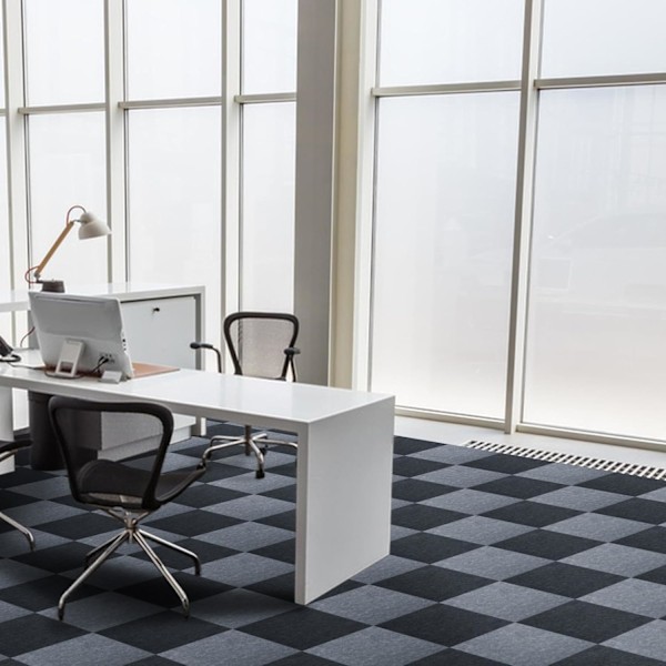 Teppefliser 30 x 30 cm Selvklebende Teppefliser Sklisikre Gjenbrukbare Teppeflater (10 stk) Light Gray