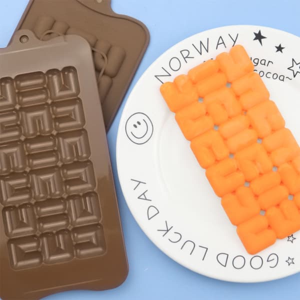 4 stk. silikone slik- og chokoladeforme: Fleksibel form til hård