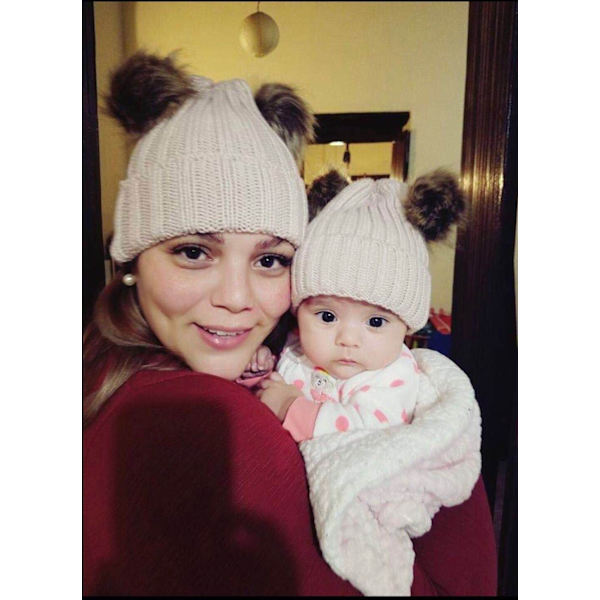 2-pack varma vintermössor med pompom för barn och mammor