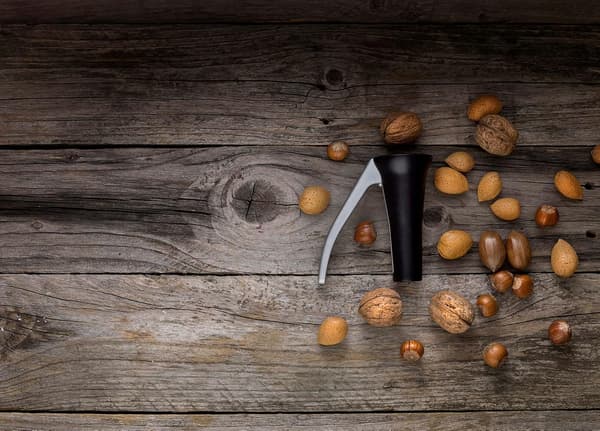 Nøddeknækker i rustfrit stål (sort) - Designet og produceret i Sverige