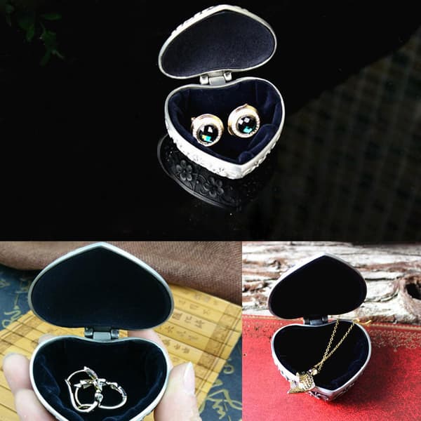 Ett (silver, ca 5,5*6*3,5 cm) litet hjärtaformat smycke