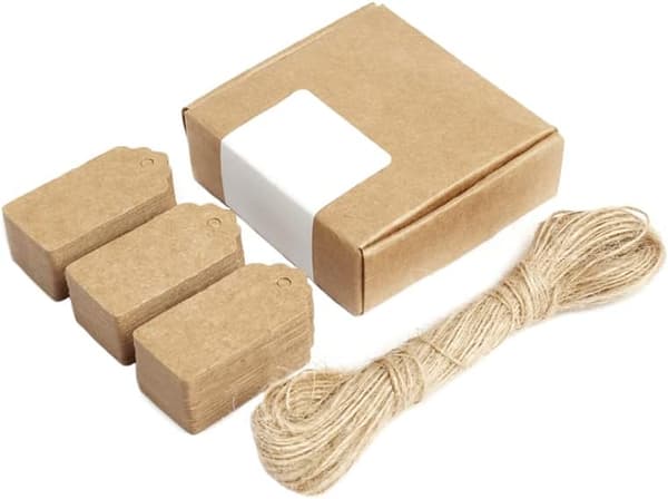 Kraftpapper Presentlappar, Bruna, Scallop 4x2 cm, 100-pack med Snöre
