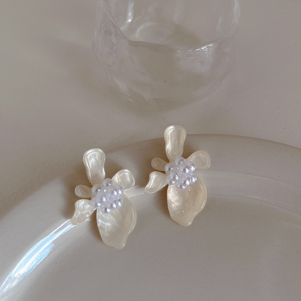 Fransk sølv små friske perleøreringe blomst design mening
