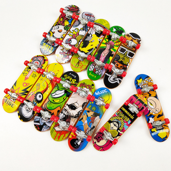 10 Finger Mini Skateboard (tilfeldig blomsterfarge) Finger Skat for barn
