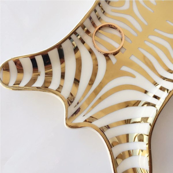 Zebra Stripe -korutarjotin, keraamiset astiat, kullattu 5,9"