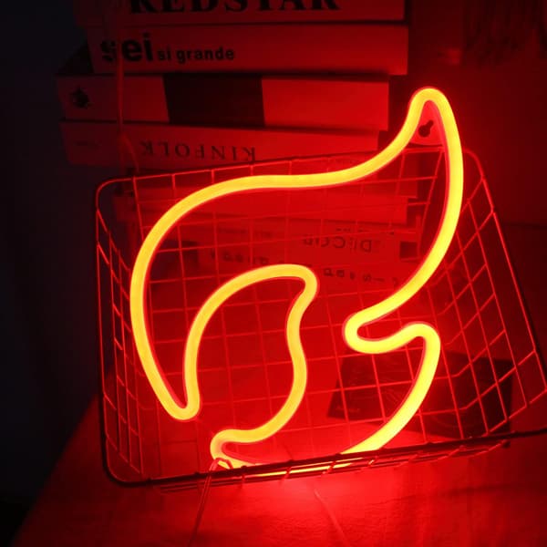 Flammiga neonljus för väggmontering Röd neon LED-skylt Lyser upp