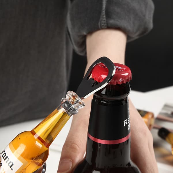 2 kappaletta olutpullonavaajan jääkaappi personoinnilla