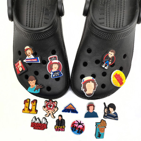 16 stycken 3D-träskor sandaler prydnader (Stranger Things), skoprydnader