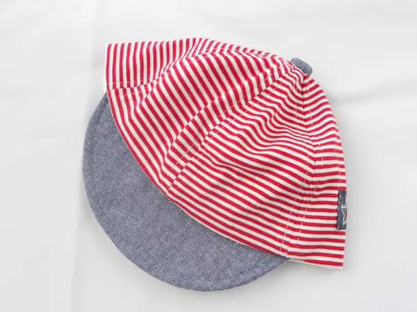 Stjernebrodert sommerbabyhatt 6 - 36 måneder (røde striper 43 -