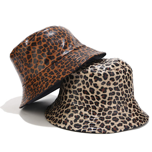 Regnhatt, matt vaxad, vattentät. Leopard eller normal eller vadderad i